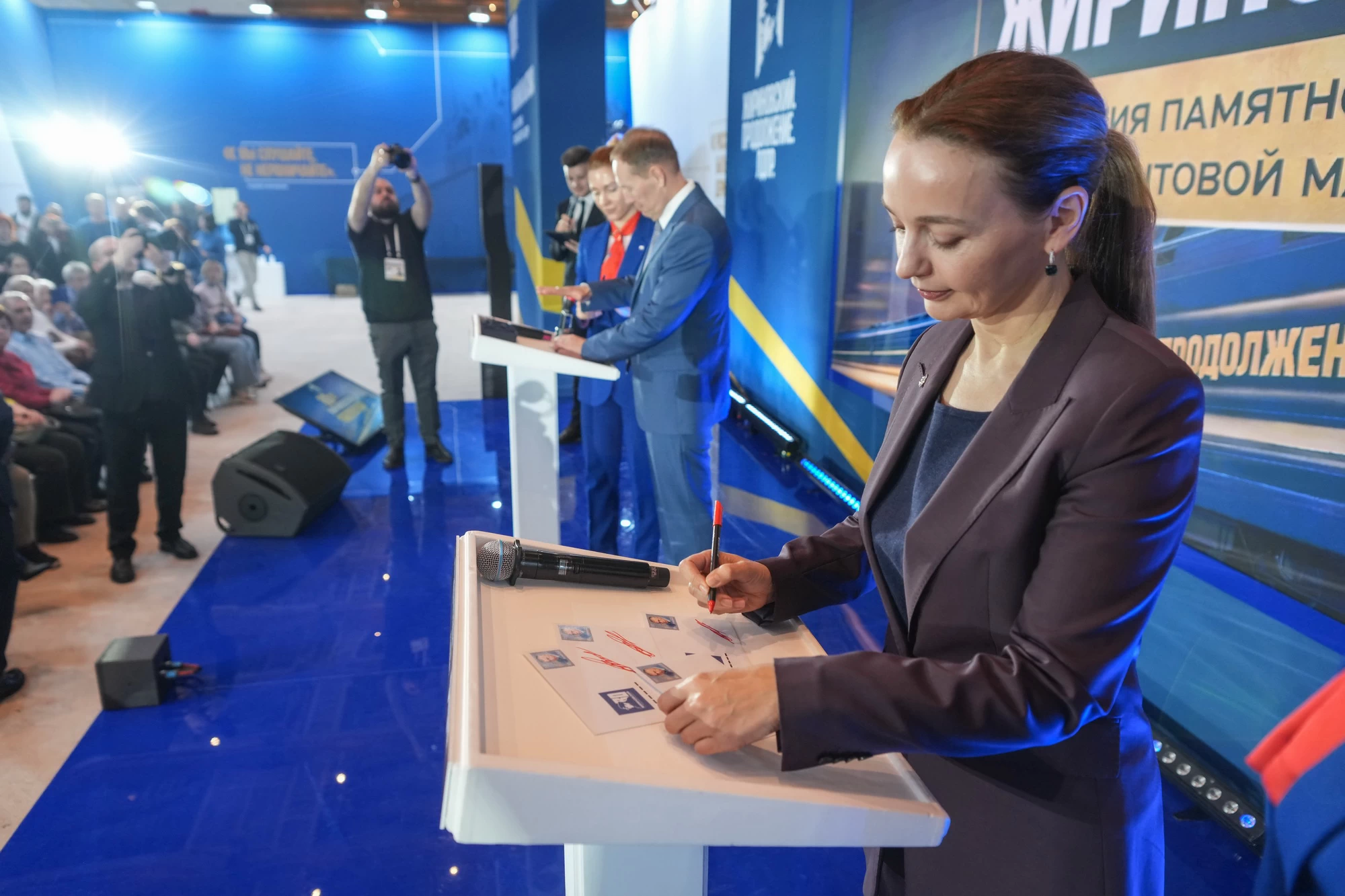 Восьмой день выставки «Жириновский. Продолжение. ЛДПР»